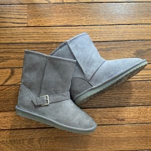 Grey off brand UGGs